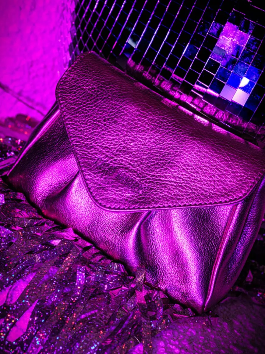Suzon M Ultraviolet